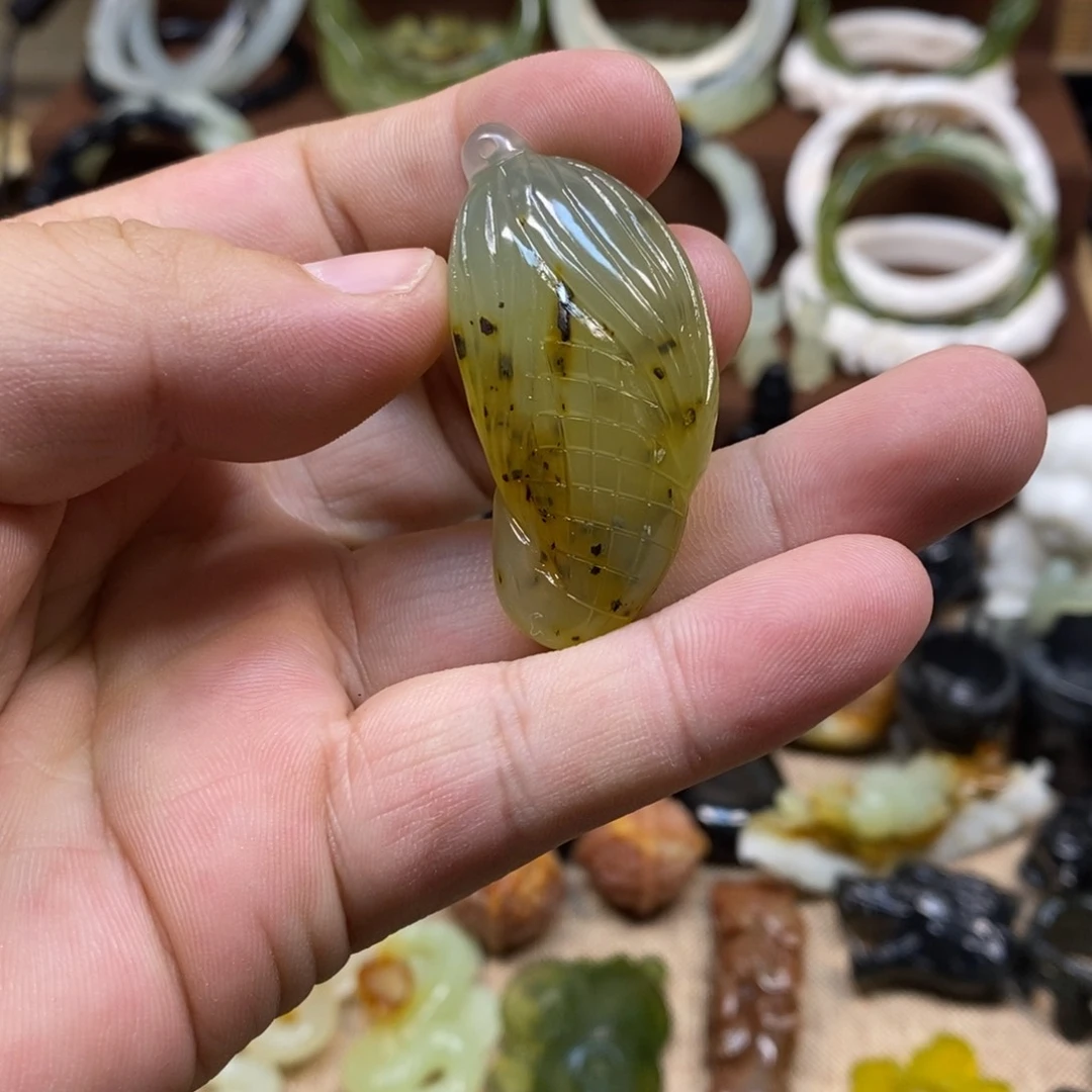 蛇纹石玉吊坠(赠链)未镶嵌