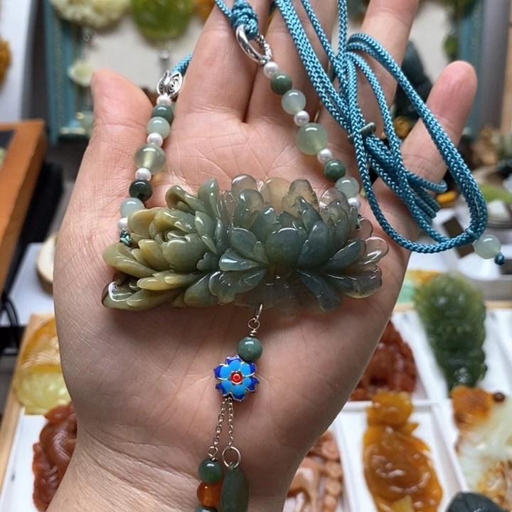蛇纹石玉未镶嵌颈饰