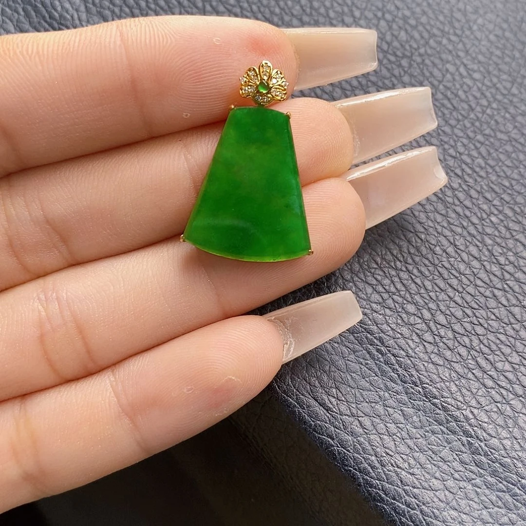 翡翠18K金镶嵌颈饰翡翠