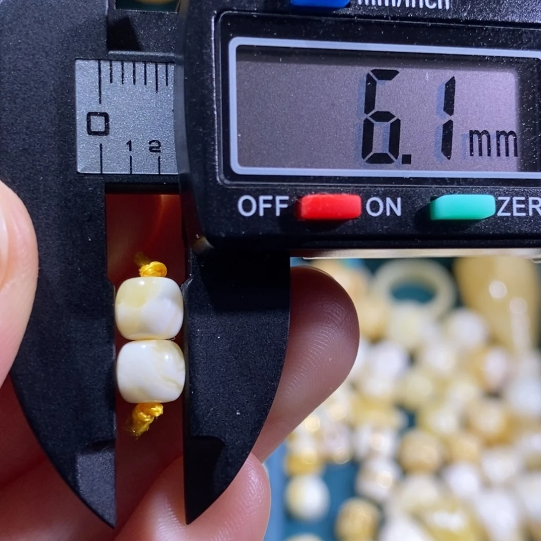 蜜蜡裸石未镶嵌配饰