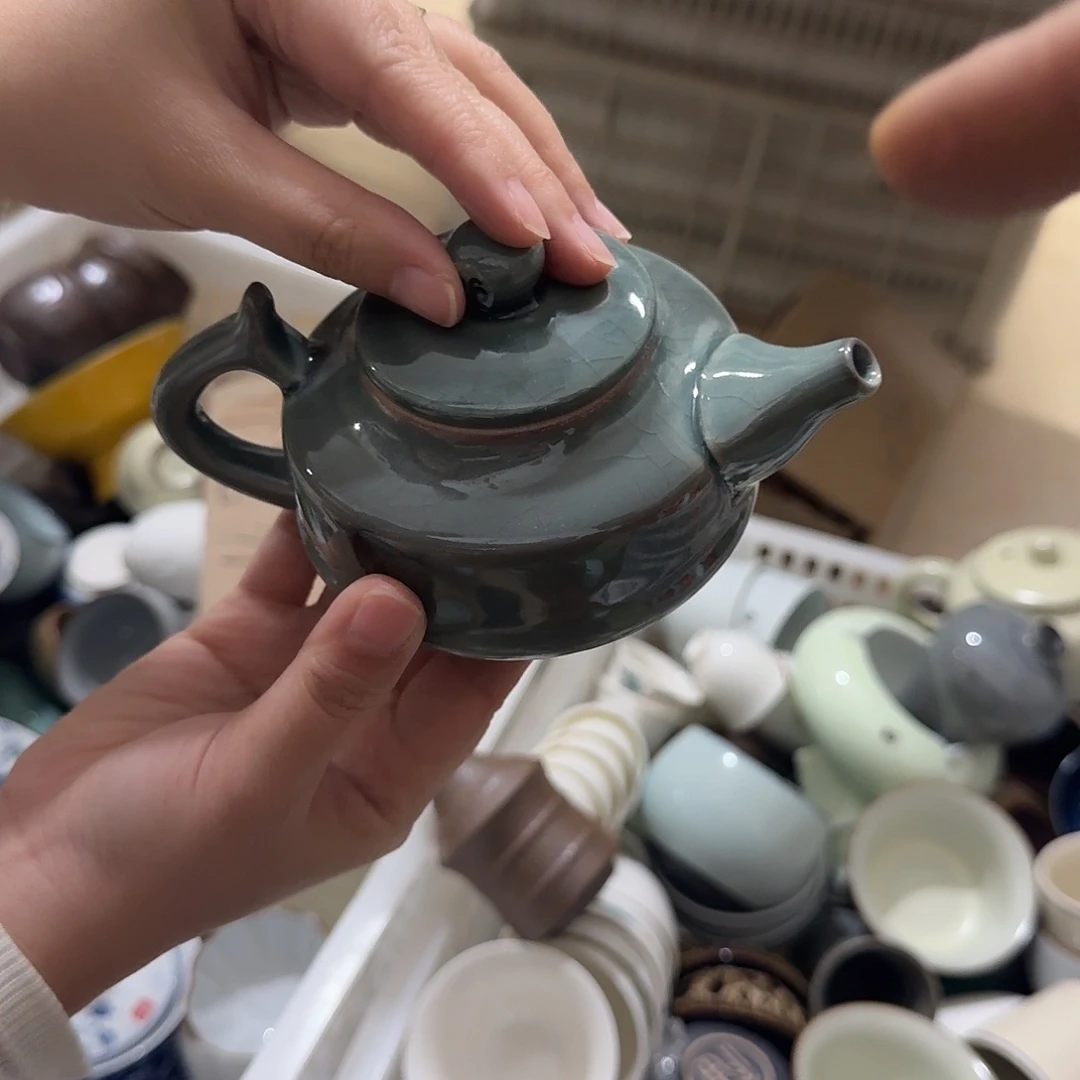 杯子陶微瑕点彩小壶一个