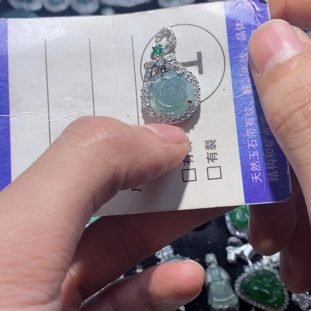 翡翠未镶嵌颈饰翡翠