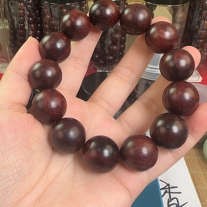 壹***捌木质海南红降…………..1.8黑金