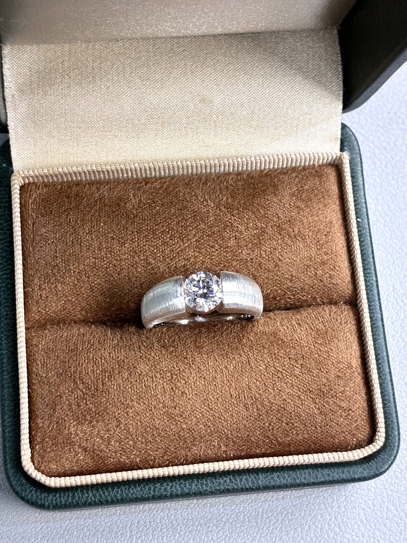 实验室培育钻石一克拉铂金女戒（不议价）