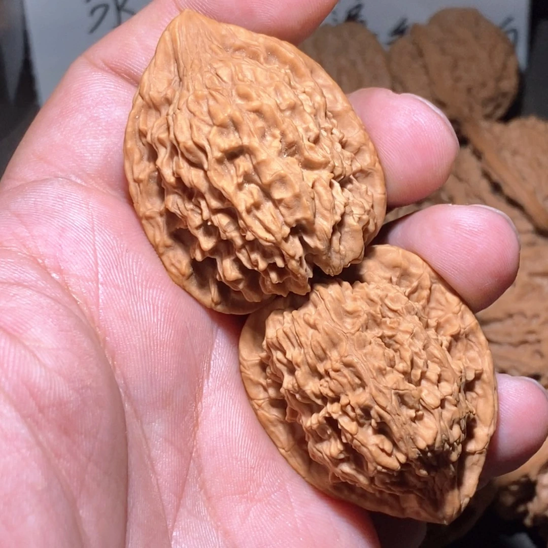 文玩核桃把件红狮子