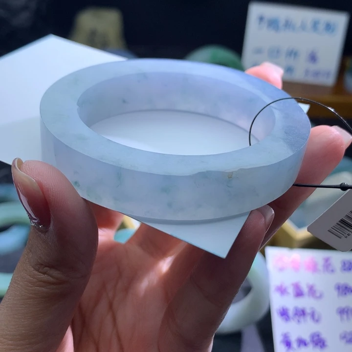 定制翡翠未镶嵌翡翠手镯