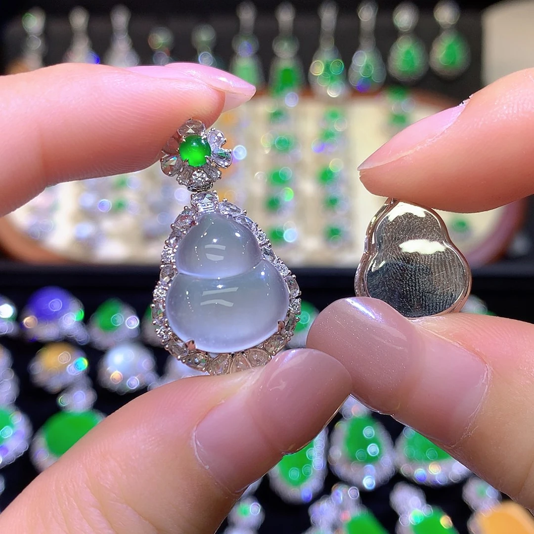 翡翠18K金镶嵌颈饰玻璃种双眼皮吊坠