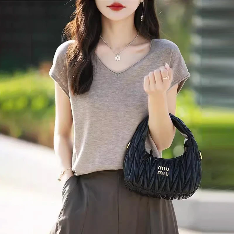 v领冰丝短袖t恤女夏季新款薄款欧货高端天丝宽松夏天针织衫上衣