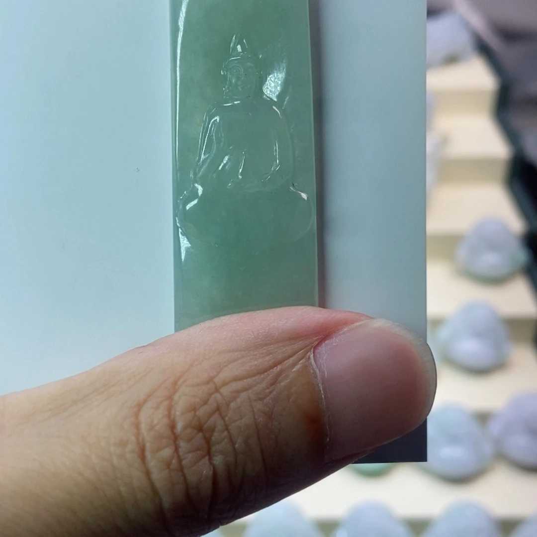 翡翠未镶嵌颈饰观音