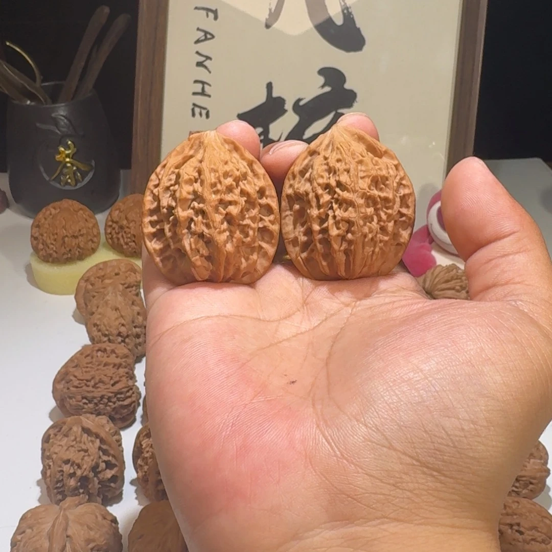 吊坠文玩核桃40尺寸野核九龙筋