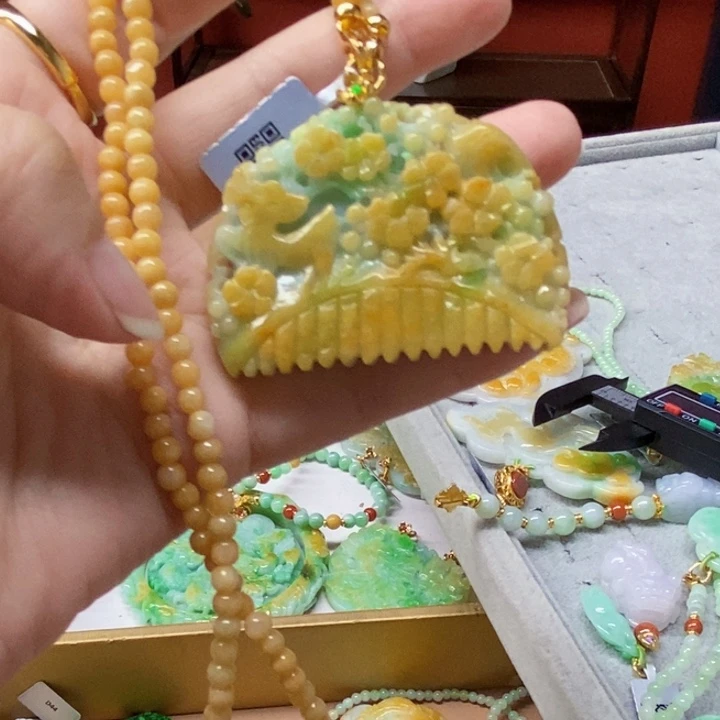 翡翠未镶嵌颈饰吊坠