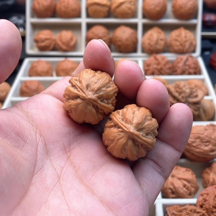 文玩核桃把件玉石粗筋