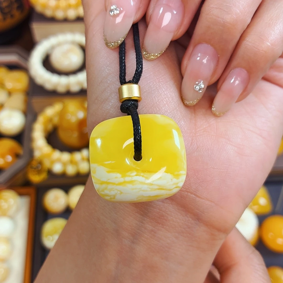 猫***话琥珀未镶嵌颈饰藏扣