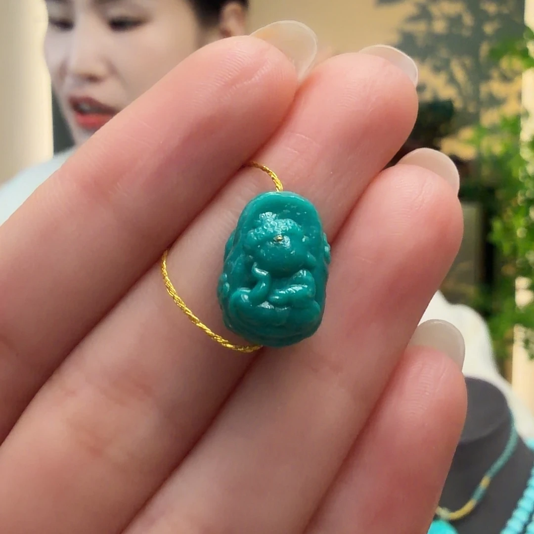 绿松石未镶嵌颈饰