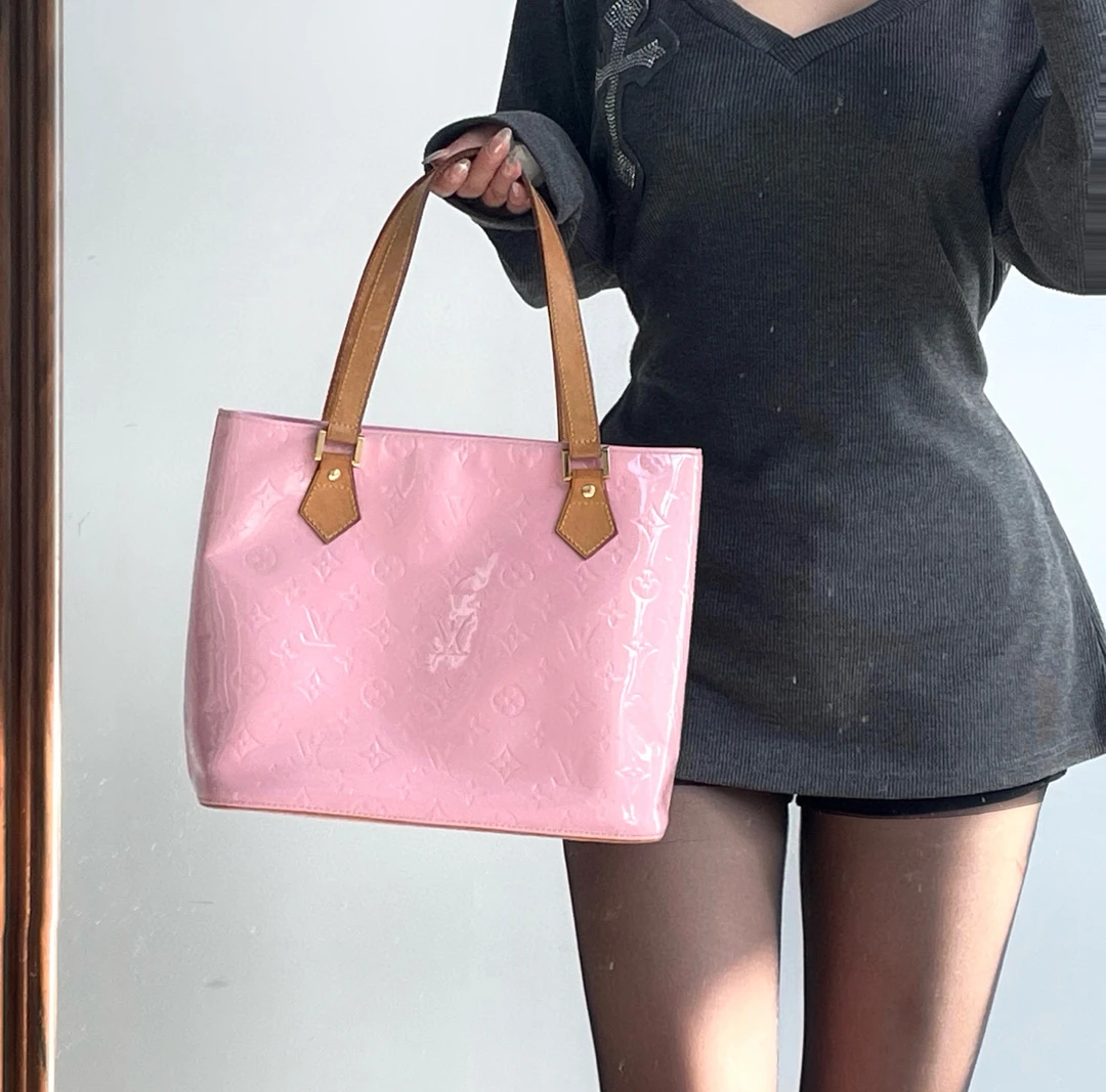 95新 LouisVuitton/路易威登 lv樱花粉漆皮薇薇安手提包