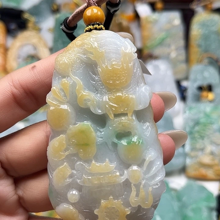 翡翠未镶嵌颈饰龙牌