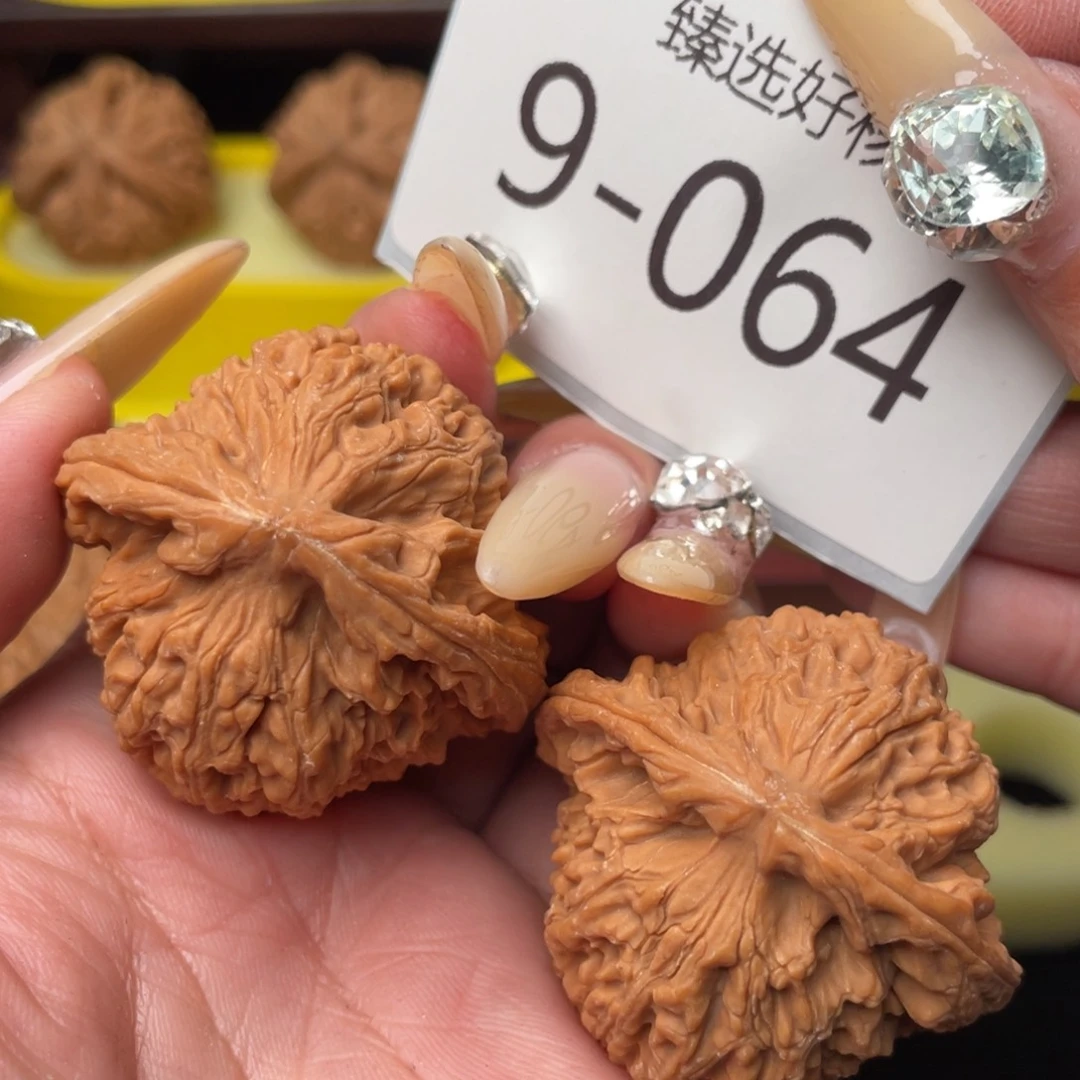文玩核桃把件42全品红皮高炮南疆石