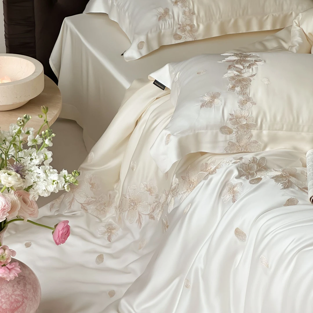 HouseBeautifulG001【花沐雨】2025LF兰精天丝高档金丝绣丝滑四件套