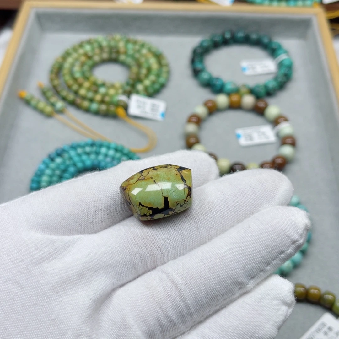 绿松石未镶嵌挂件