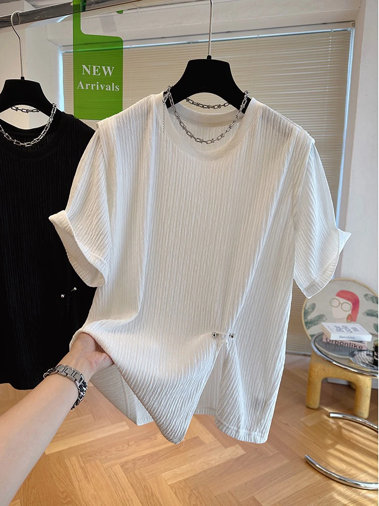 设计感小众宽松肌理感褶皱t恤女短袖别针侧边下摆开叉上衣夏季款