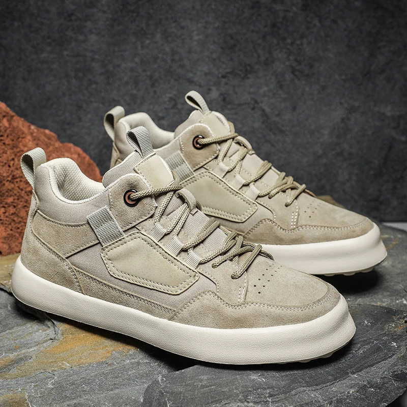 男鞋春秋新款轻便透气软底防滑耐磨真皮户外工装鞋中帮休闲板鞋男