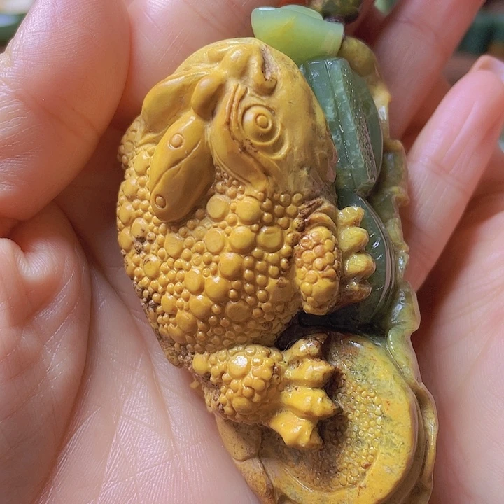 未镶嵌岫岩河磨玉（透闪石质玉）把件