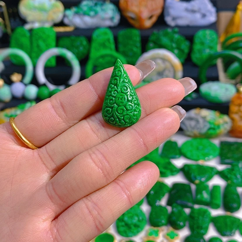 【闪购商品】翡翠颈饰未镶嵌水滴