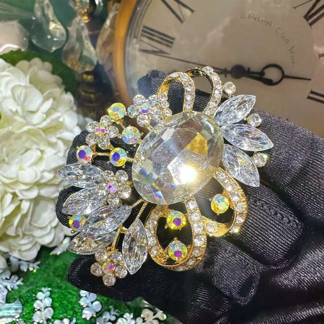 铜合金胸针 精美满镶白锆胸针