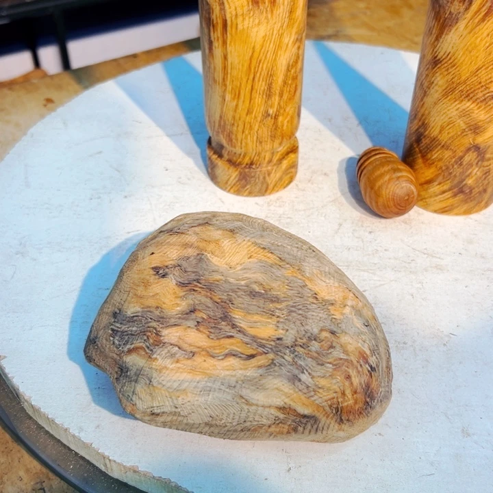 铁***C松木于老三琥珀木