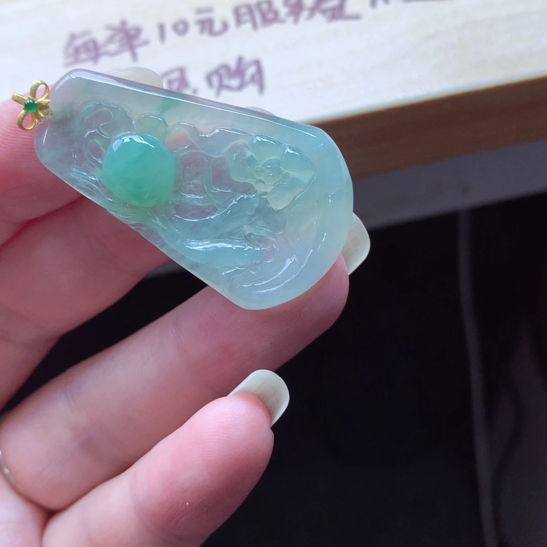 翡翠颈饰18K金镶嵌吊坠