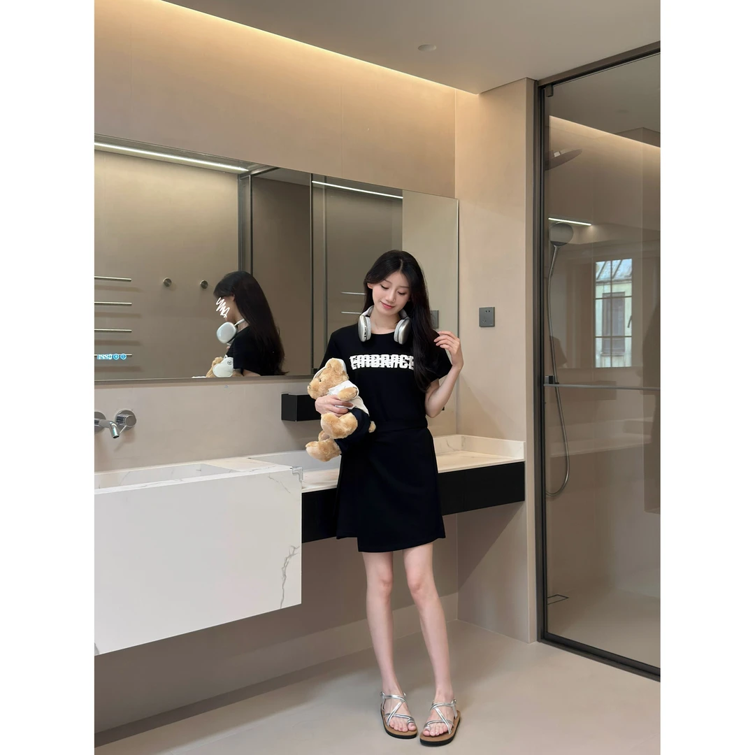 韩系中长款字母设计款后背松紧带连衣裙2025夏新款