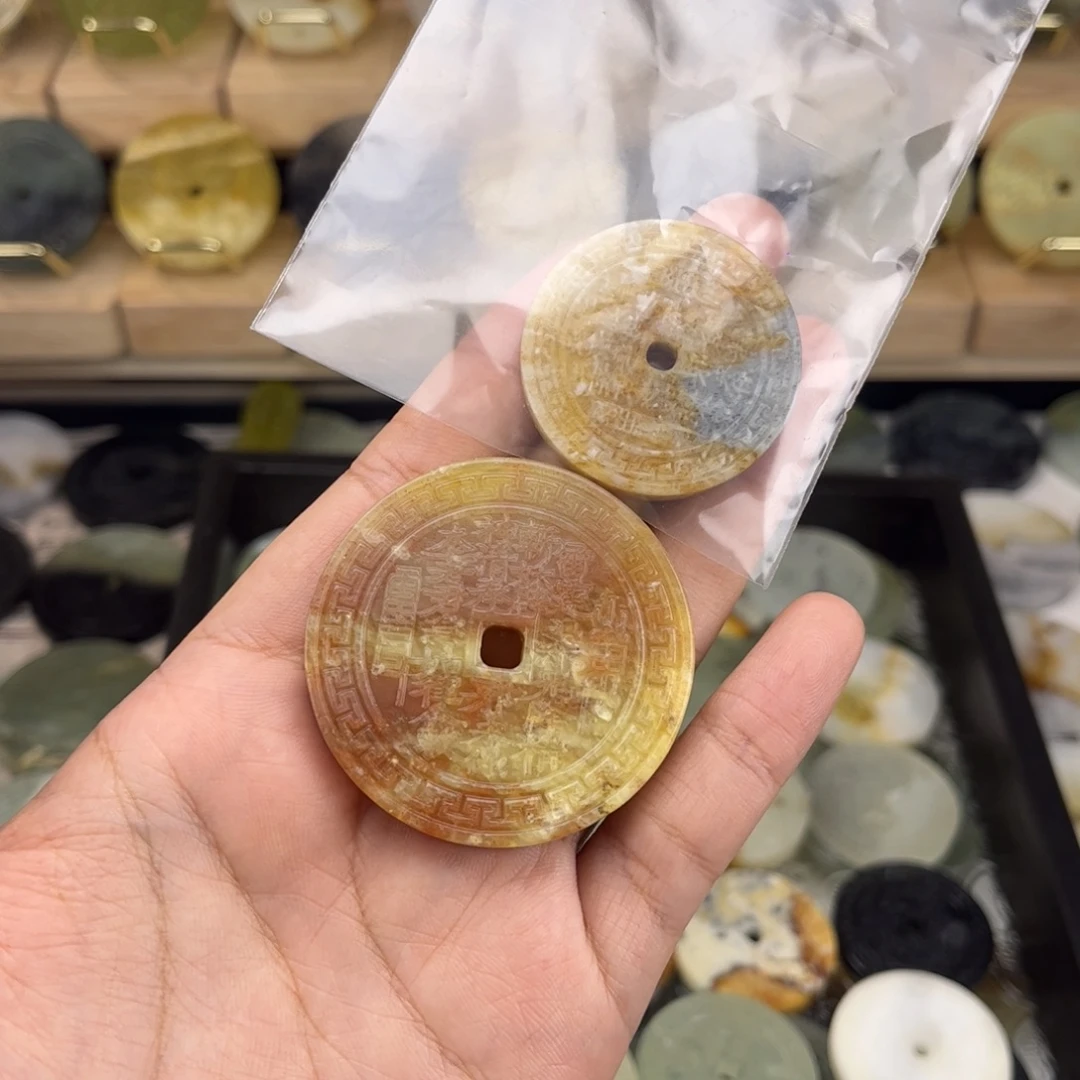 闲***人合金蛇纹石玉颈饰