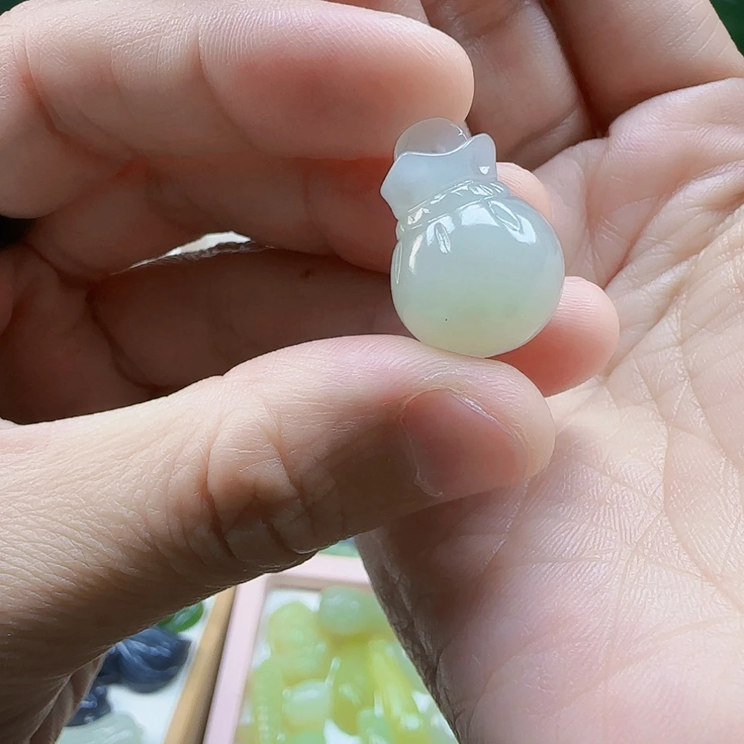 和田玉未镶嵌吊坠(不含链)