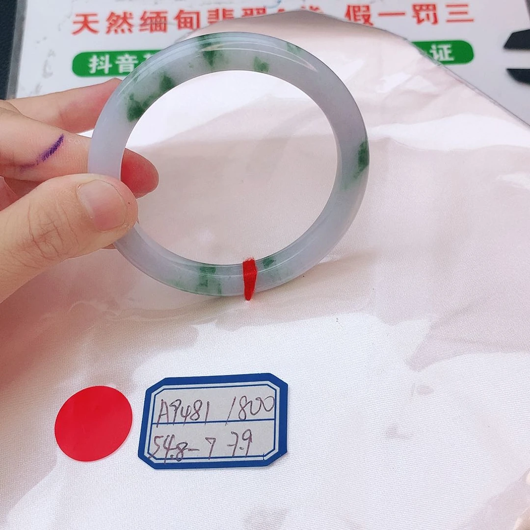 翡翠手镯未镶嵌翡翠