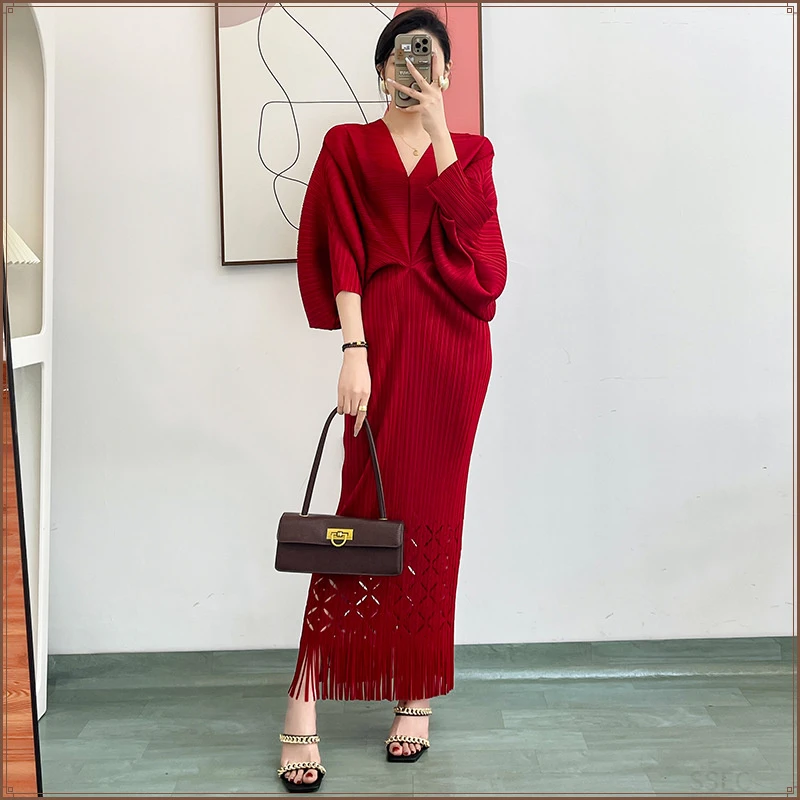 2025气质洋气三宅褶皱大码连衣裙V领显瘦宽松蝙蝠袖鱼尾流苏长裙
