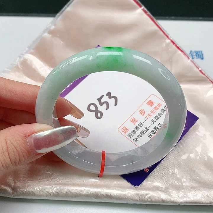 翡翠手镯未镶嵌大*玲翡翠手镯