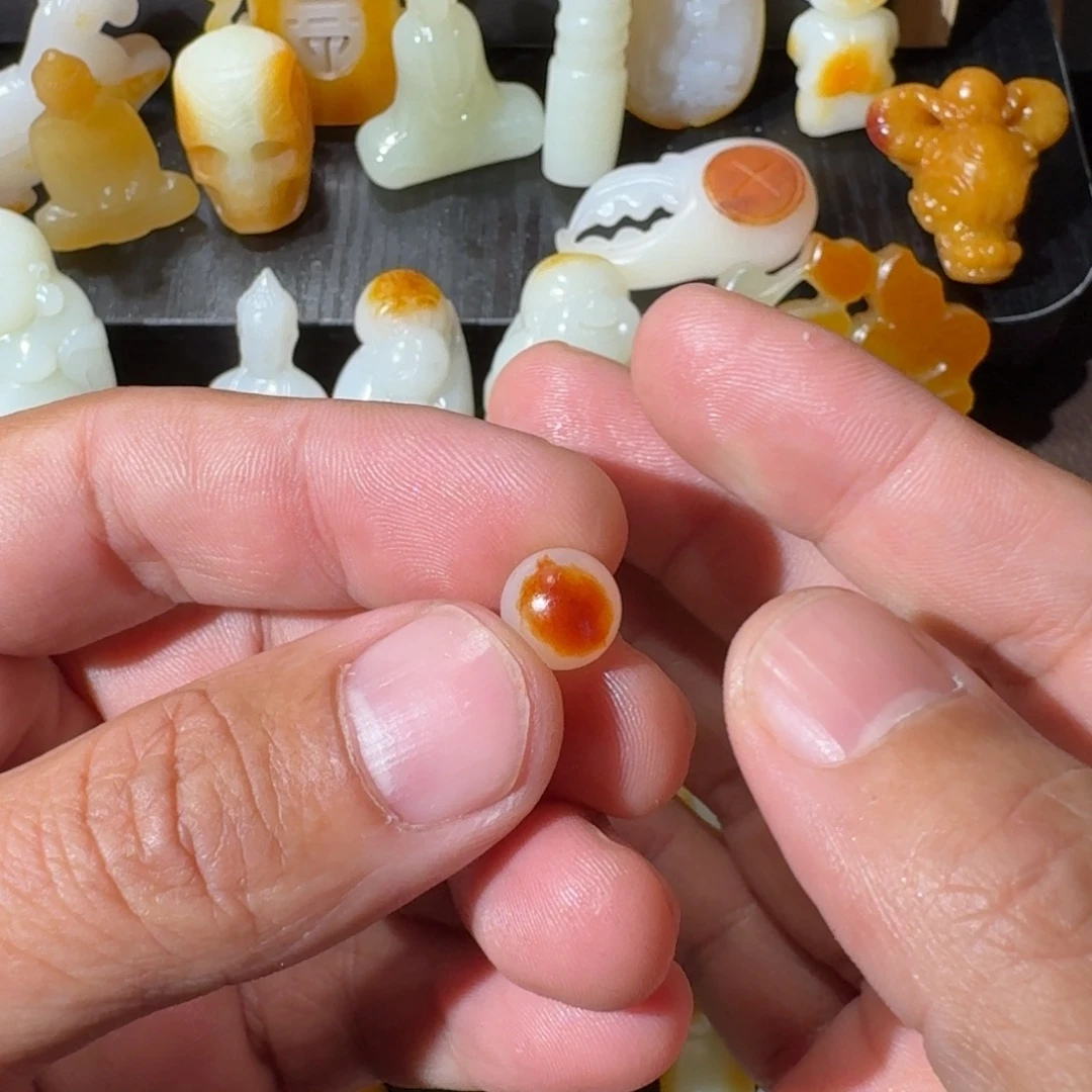 穿***乙和田玉未镶嵌挂件