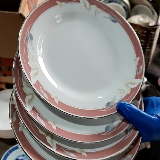 花***7盘子碗茶壶啥都有