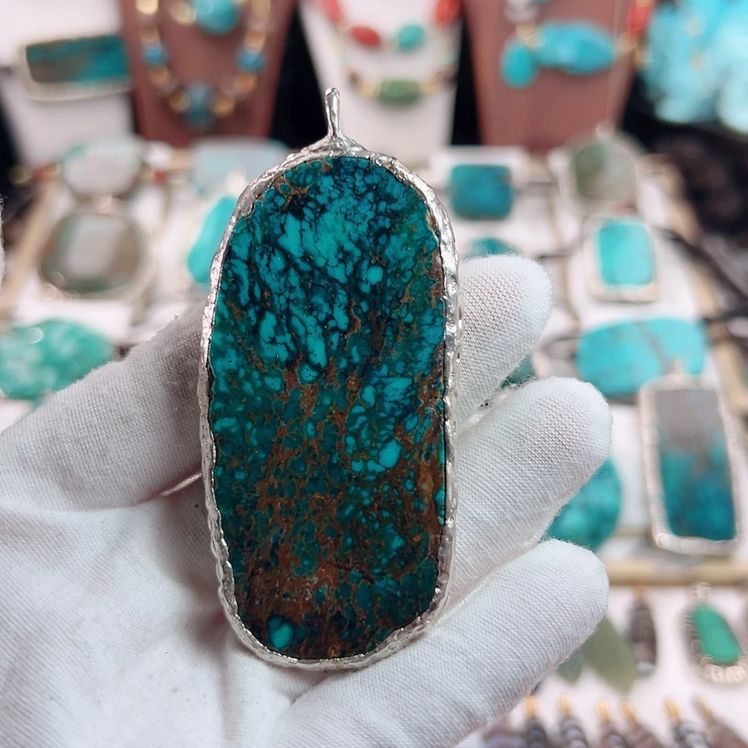 未镶嵌绿松石颈饰