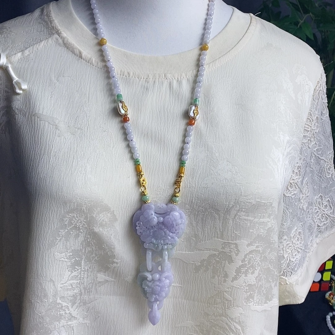 翡翠未镶嵌吊坠(赠链)