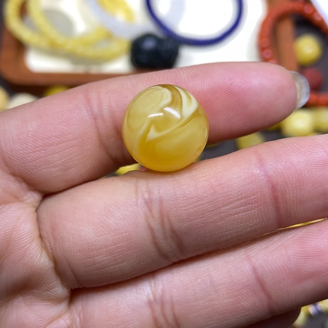 琥珀颈饰未镶嵌你****?