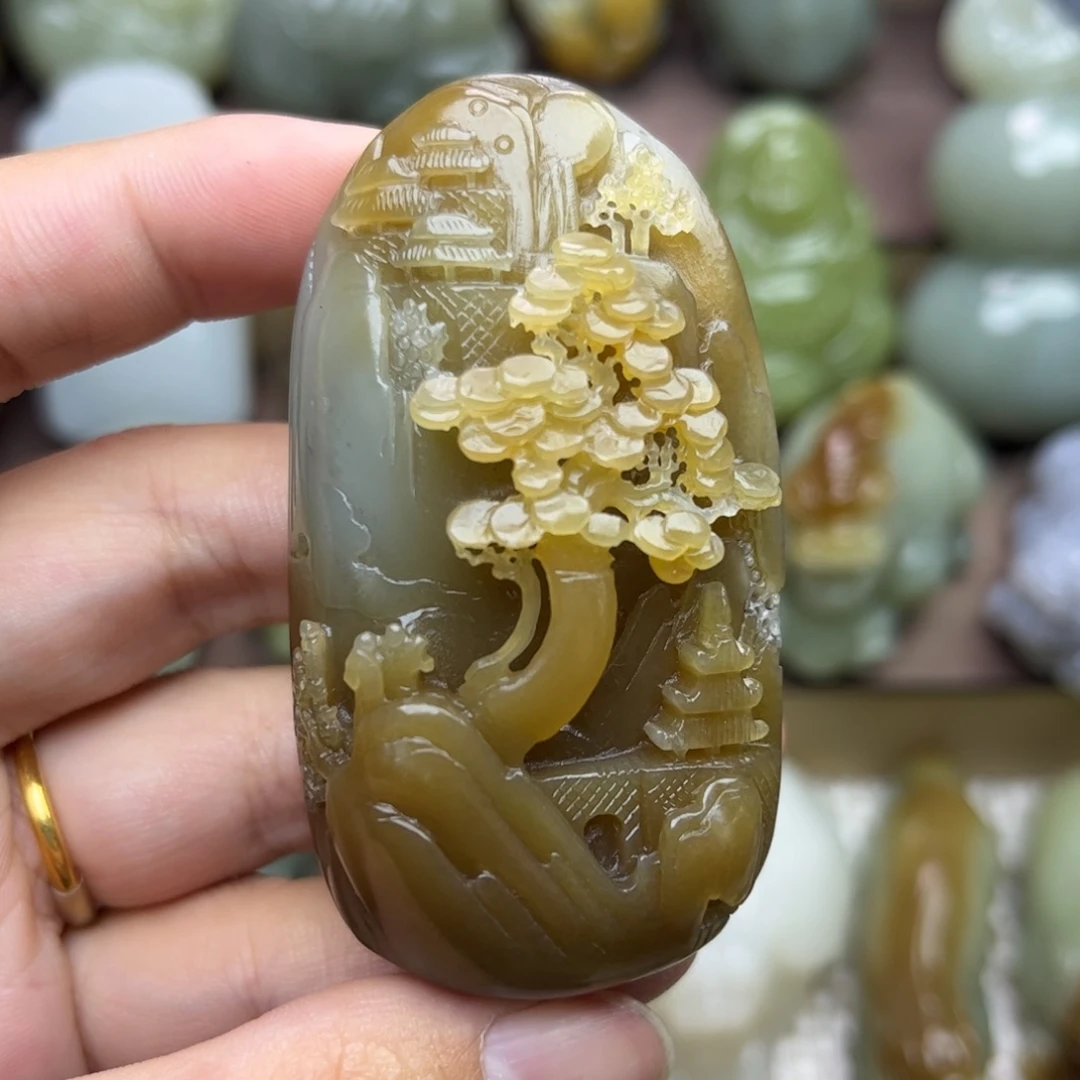 和田玉未镶嵌把件