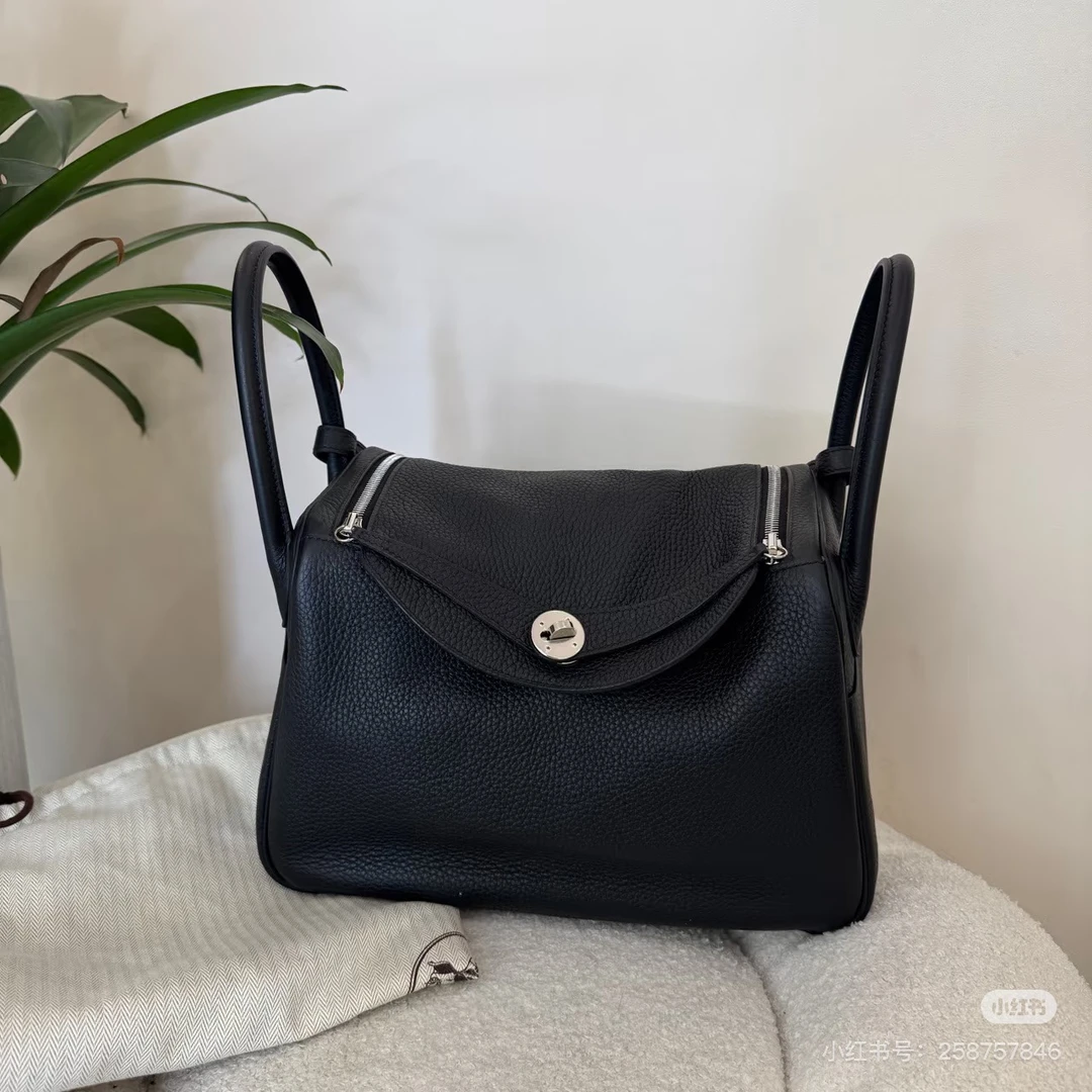 99新 Hermes/爱马仕 爱马仕lindy30黑银扣tc皮C单肩包8932004