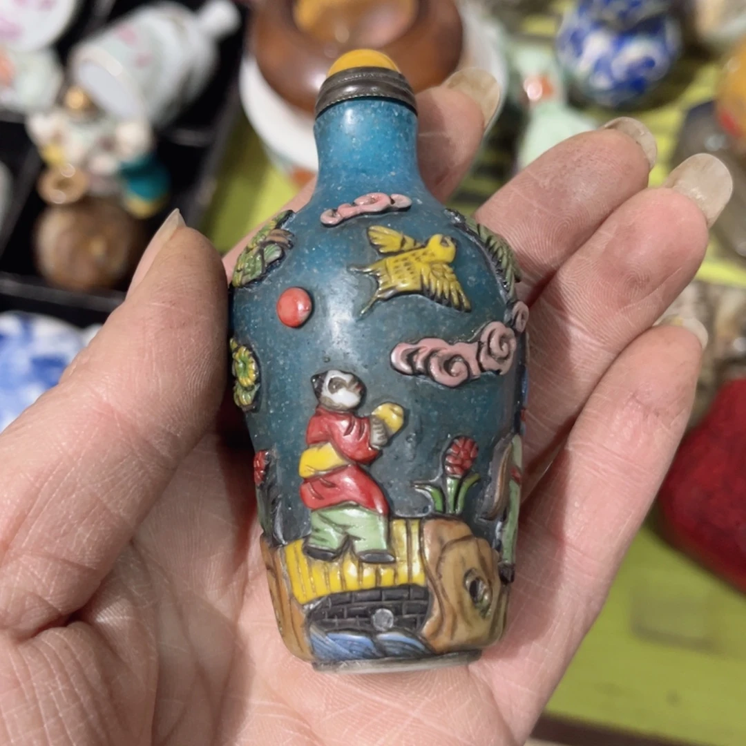 碟一个鼻烟壶一个一个