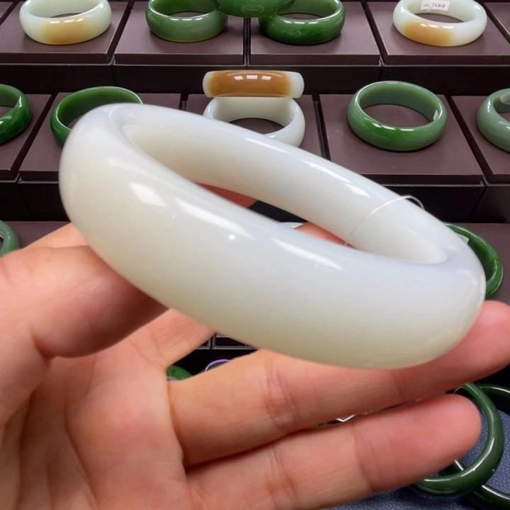 和田玉未镶嵌手镯