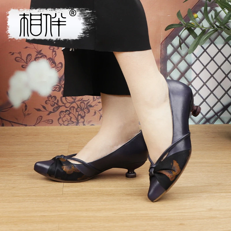相伴国风浅口鞋2025新款复古时尚女鞋尖头软底小跟妈妈鞋53150