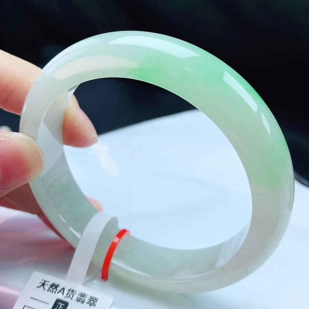 翡翠手镯未镶嵌58轮胎