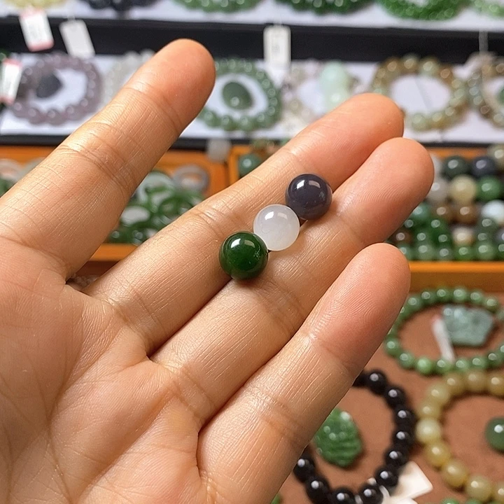 如***肺和田玉未镶嵌珠宝半成品