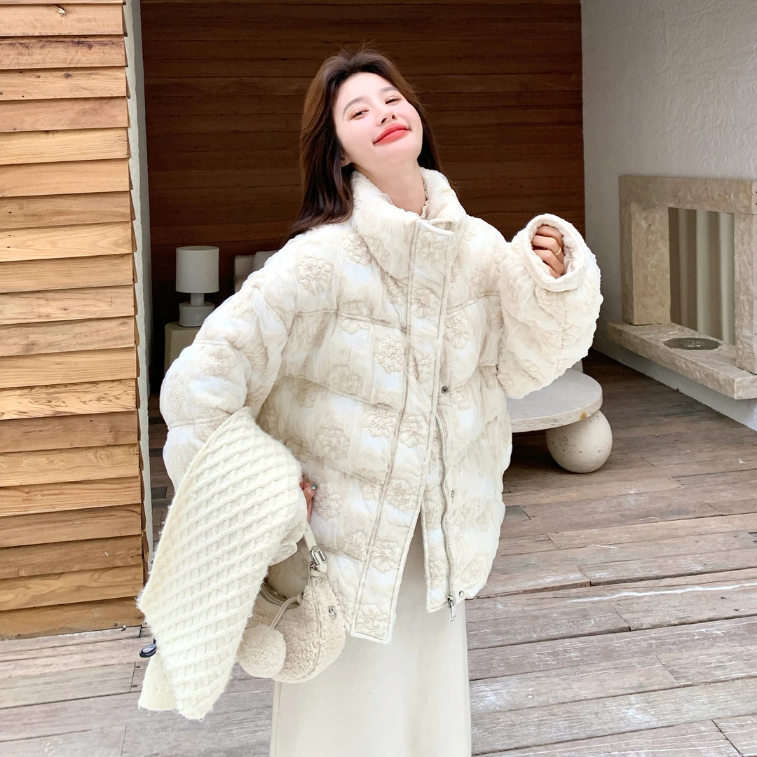 米白色独特好看短款立领提花羽绒服女2025冬减龄保暖90白鸭绒外套
