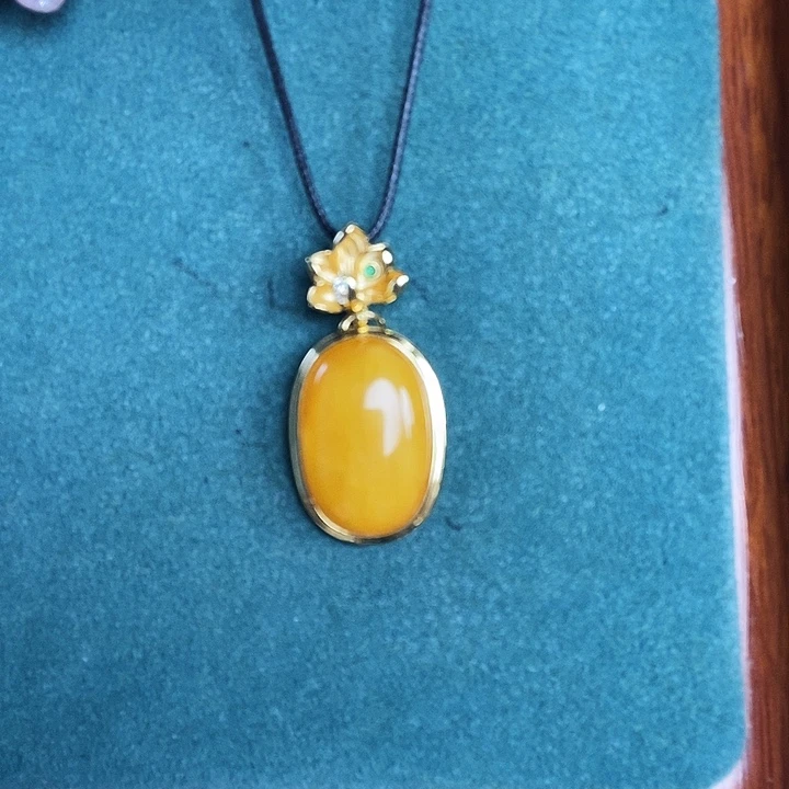 蜜蜡颈饰银S925镶嵌吊坠